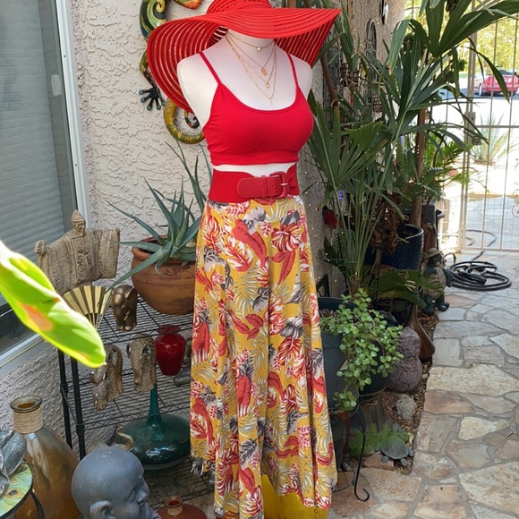 🩷❣️❣️TROPICAL PRINT HIGH WAISTED GAUCHOS❣️❣️ - Picture 2 of 6